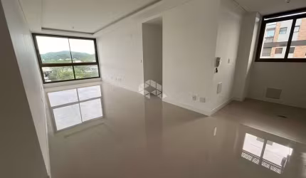 APARTAMENTO NO BAIRRO JURERÊ INTERNACIONAL, EM FLORIANÓPOLIS, SC, 02 DORMITÓRIOS SENDO 02 SUÍTES, E 01 VAGA DE GARAGEM.