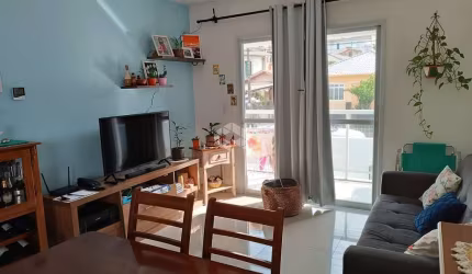 APARTAMENTO NO BAIRRO PAGANI, EM PALHOÇA, SC, SEMI-MOBILIADO, SACADA, CHURRASQUEIRA, 02 DORMITÓRIOS, E 01 VAGA DE GARAGEM.