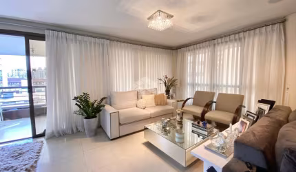 APARTAMENTO NO BAIRRO CENTRO, FLORIANÓPOLIS, SC, SEMI-MOBILIADO, SACADA, HIDROMASSAGEM, 04 QUARTOS SENDO 02 SUÍTES E 02 DEMI SUÍTES, 03 VAGAS GARAGEM.
