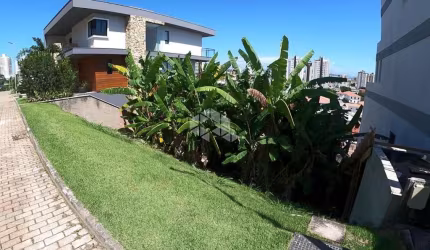 TERRENO NO BAIRRO ESTREITO, EM FLORIANÓPOLIS, SC, COM 355,19M² DE ÁREA TOTAL