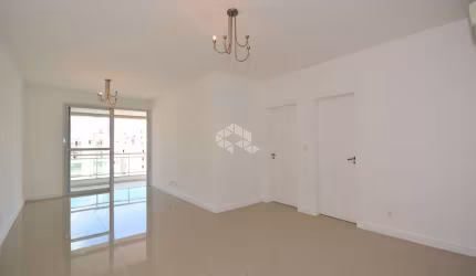 APARTAMENTO Á VENDA COM 3 QUARTOS SENDO 1 SUÍTE E 2 VAGAS DE GARAGEM NO BAIRRO CANTO EM FLORIANÓPOLIS/SC.