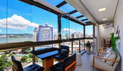 COBERTURA DUPLEX COM 3 QUARTOS SENDO 2 SUÍTES E 3 VAGAS DE GARAGEM NO BAIRRO BALNEÁRIO EM FLORIANÓPOLIS/SC