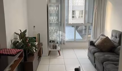 APARTAMENTO NO BAIRRO RIO GRANDE, EM PALHOÇA, SC, SEMI-MOBILIADO, CHURRASQUEIRA, 02 QUARTOS, E 01 VAGA DE GARAGEM