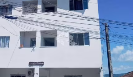 PRÉDIO RESIDENCIAL LOCALIZADO NO BAIRRO BARREIROS, EM SÃO JOSÉ, SC, COM 07 APARTAMENTOS, 02 DORMITÓRIOS CADA  E 07 VAGAS DE GARAGEM