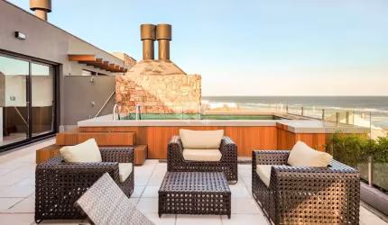 APARTAMENTO ALTO PADRÃO DE FRENTE PARA O MAR COM 3 SUÍTES EM TORRES!