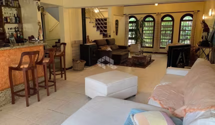 Excelente Casa 3 Dormitórios com 308 m² privativos