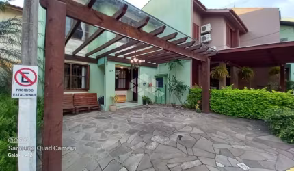 Casa em Condomínio 3 dormitórios com 100m²