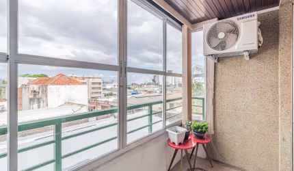Apartamento 3 dormitórios/Quartos.Sacada frente e lateral.2 Banheiros.