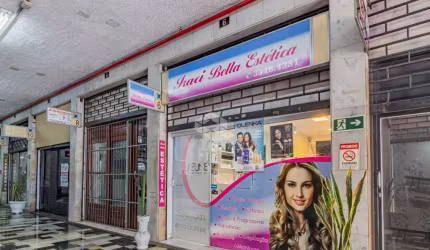 Excelente loja, 3 pavimentos, ótima localização, com salão de beleza montado.