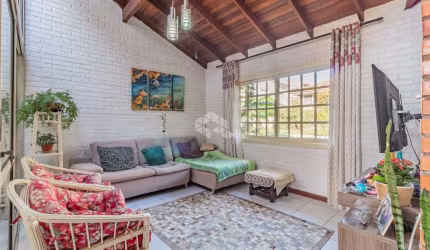 Casa condomínio Fechado 4 dormitórios 212m² área construída. Estuda receber casa na praia.