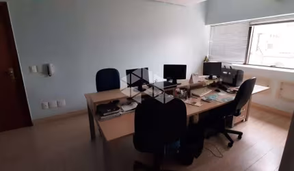 Sala comercial à venda com 1 vaga/box no Higienópolis em Porto Alegre.