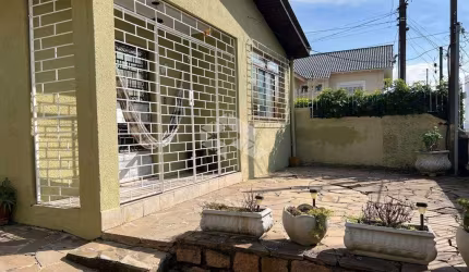 Casa com 2 dorm. à venda, com 217,80 m² no bairro Partenon.