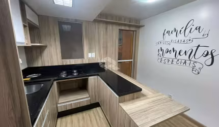 Charmoso Sobrado de 2 Dormitórios Totalmente Reformado em Condomínio com Excelente Infraestrutura