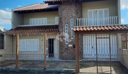 Crédito Real Vende excelente sobrado.