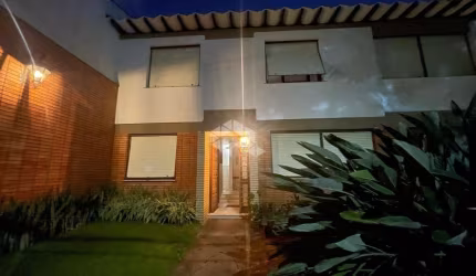 Residência Modernista dos Anos 70: Charme e Elegância em Cada Detalhe