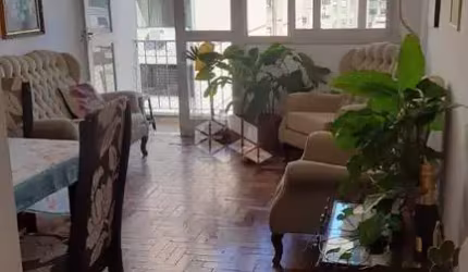 Apartamento com na Demétrio Ribeiro.......
