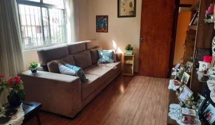 Casa residencial com loja para av João de Oliveira Remião. Possui 03 dormitórios, 4 banheiros, 4 vagas de garagem.