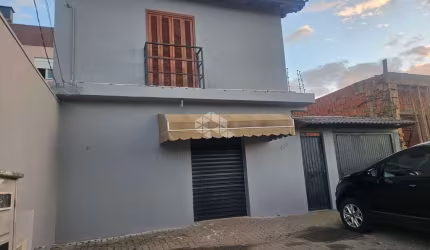 Excelente casa de dois pisos em Guaiba