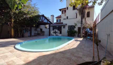 Espetacular casa com piscina em frente ao Guaíba no Bairro Ipanema