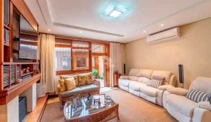 Casa em condomínio na Tristeza com 311,20 m² ,  em condomínio com pier privativo.