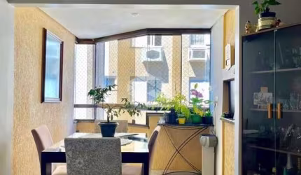 Apartamento de 02 dormitórios com sacada e churrasqueira no Bairro Cristal