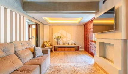 Casa com 3 dormitórios, reformada no Bairro Jardim Isabel de Porto Alegre