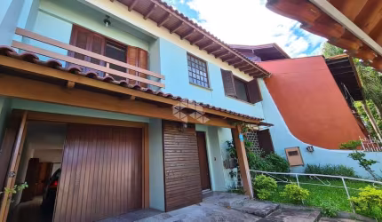 Casa ampla no Bairro Ipanema próximo do Colégio Marista Ipanema.