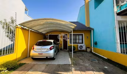 Casa semi mobiliada, 3 dormitórios, 1 suíte, 2 vagas, espaço gourmet com piscina a venda na zona Sul