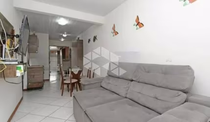 Casa a venda com 2 dormitórios, pátio, 2 vagas cobertas no Bairro Hípica