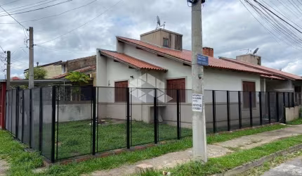 Casa 2 dormitorios de esquina- Hipica -Porto Alegre