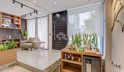 Casa térrea com piscina na Tristeza