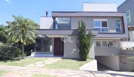 Casa a venda em condomínio fechado com 335m², 3 suítes e piscina na zona sul/Hípica