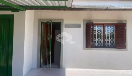 Casa de 02 dormitórios em Viamão.