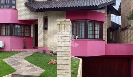 CASA DE 04 DORMITÒRIOS NO CONDOMÌNIO CANTEGRIL EM VIAMÂO.