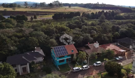 Sua família merece. Excelente casa em condomínio fechado!