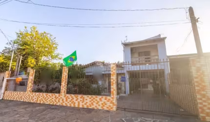 Casa de 03 dormitórios no bairro Maringá Alvorada.