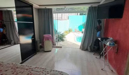 CASA COM PISCINA