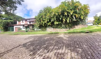 Casa com 4 Quartos e 3 banheiros , elevador à Venda, 357 m²