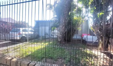 Vende casa térrea de 02 dormitórios