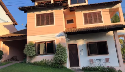 Casa de Condomínio com 4 Quartos e 3 banheiros à Venda, 304 m² por R$ 850.000