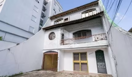 Casa na Av. Teresópolis