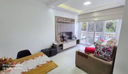 Apartamento 2 dormitórios,  uma suíte, semimobiliado com box na Vila Nova