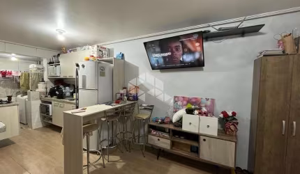 Sobrado 2 dormitórios, 1 banheiro e  garagem e churrasqueira