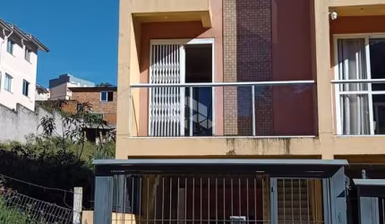 Sobrado triplex, bairro Esplanada