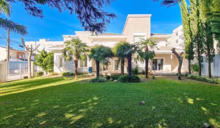 Casa alto padrão com três suítes no bairro Vila Verde