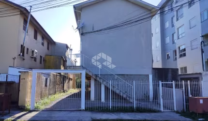 Sobrado semimobiliado no bairro Desvio Rizzo