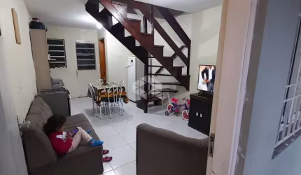 Sobrado de 2 quartos uma vaga de garagem com entrada coletiva de 71m , churrasqueira coletiva no pátio no bairro Cidade Nova