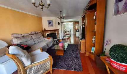 Linda casa no Pio X. Opção de moradia e empresa