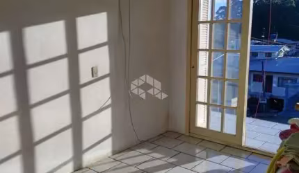 Casa e ponto comercial com amplo terreno, 220, 00 m² no Bairro Charqueadas.