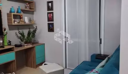 Apartamento com 55m semi mobiliado com 2 dormitórios uma vaga de garagem coberta no bairro Desvio Rizzo